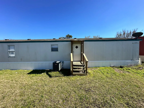 135 Neches Dr in Bastrop, TX - Building Photo - Building Photo