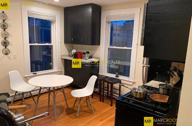 65 Pleasant St, Unit 2 in Cambridge, MA - Building Photo - Building Photo