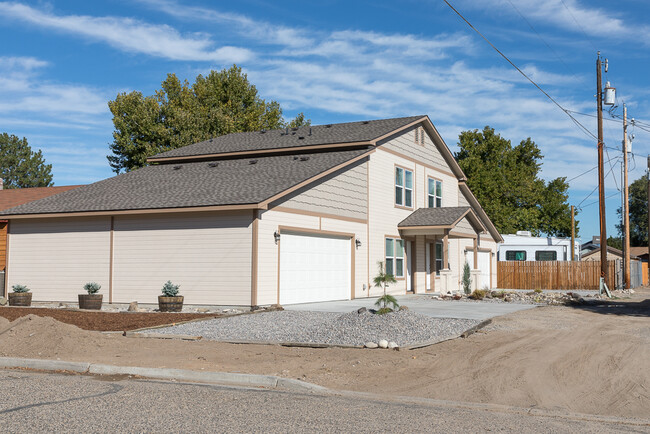 789 NW 3rd Ave in Ontario, OR - Foto de edificio - Building Photo