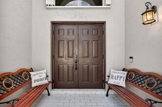 1005 Cedar Falls Dr in Weston, FL - Building Photo - Building Photo