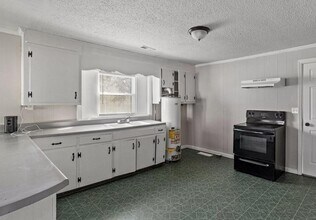 1605 Collinston Dr in Gastonia, NC - Building Photo - Building Photo