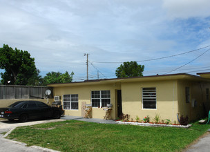 512 NW 60th Ter in Hollywood, FL - Building Photo - Building Photo