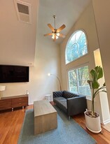 31 Encampment Dr in Bedminster, NJ - Building Photo