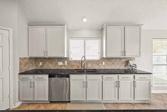 1330 Leigh Gdns Dr in Sugar Land, TX - Building Photo - Building Photo