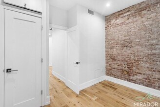 221 E 10th St in New York, NY - Building Photo - Building Photo