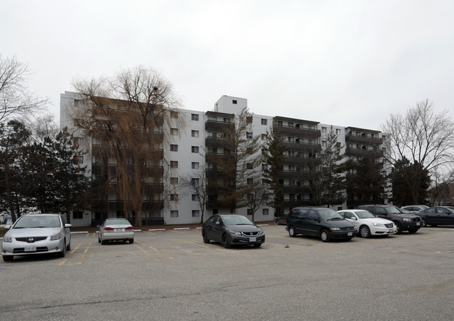 Skyview Place Apartments in Guelph, ON - Building Photo - Building Photo