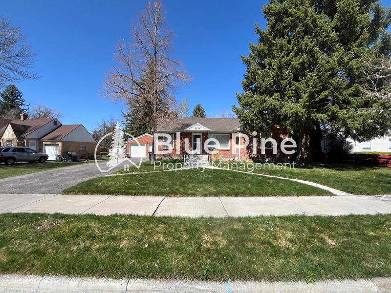 2030 Bremer Dr in Idaho Falls, ID - Foto de edificio