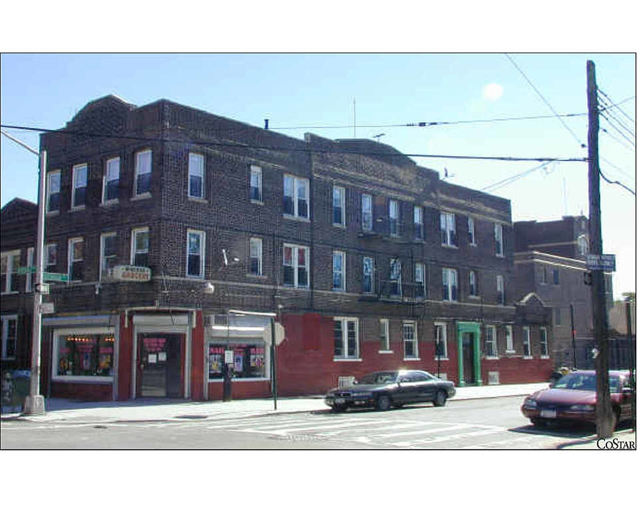 554 Riverdale Ave in Brooklyn, NY - Building Photo