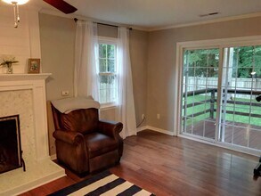 2425 Crowncrest Dr in Richmond, VA - Building Photo - Building Photo