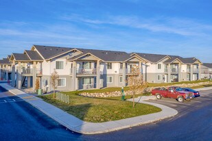 Villas at Tullamore in Post Falls, ID - Building Photo