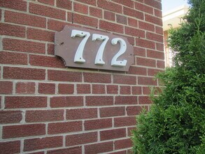 772 E 5th Ct in Des Plaines, IL - Building Photo - Building Photo