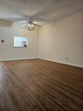 5940 NW 64th Ave in Tamarac, FL - Foto de edificio - Building Photo