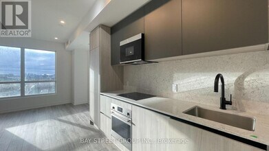 108-2108 Peter St in Toronto, ON - Building Photo - Building Photo