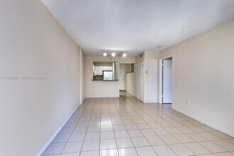 2660 SW 37th Ave in Miami, FL - Building Photo - Building Photo