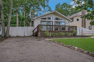 820 Bray Ave in Laurel, NY - Building Photo - Building Photo