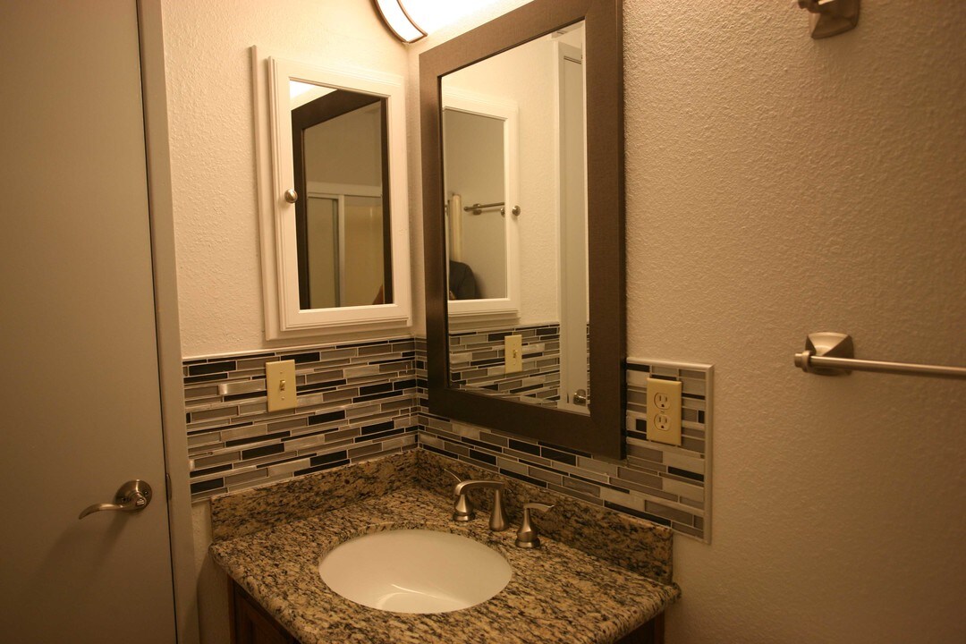 8000 University Ave-Unit -306 in La Mesa, CA - Foto de edificio