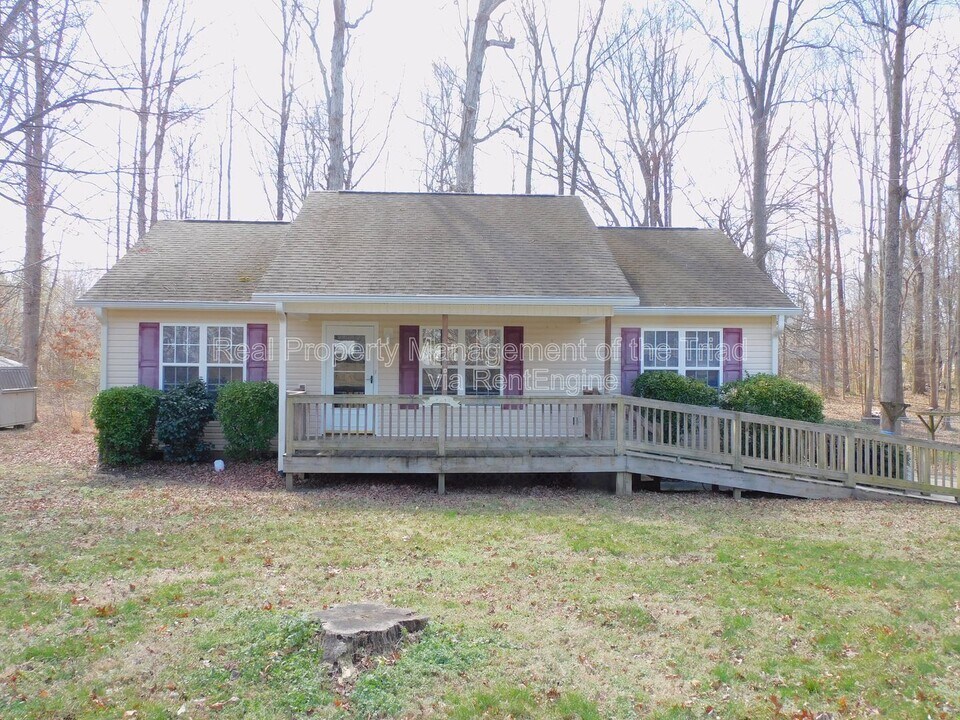 2831 White Ln in Archdale, NC - Building Photo