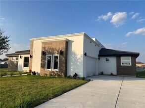 1611 Oak Alley Dr in Mission, TX - Building Photo - Building Photo