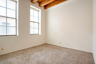 River Place in Detroit, MI - Foto de edificio - Interior Photo