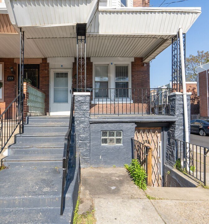 226 N 60th St in Philadelphia, PA - Building Photo
