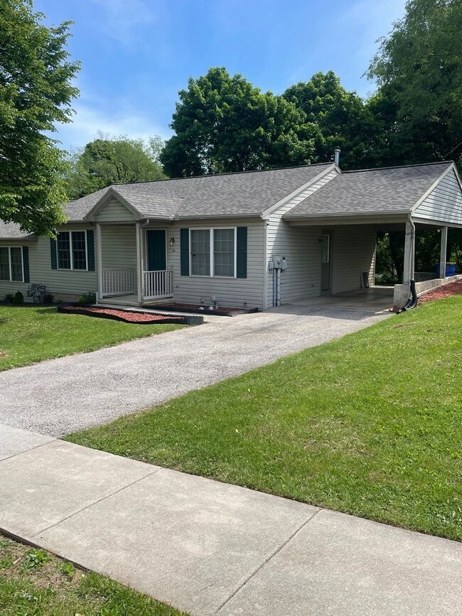 51 N Poplar Ct in Manchester, PA - Building Photo - Building Photo