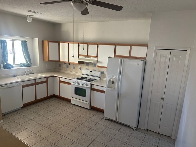 1665 Perma Dr NE in Rio Rancho, NM - Building Photo - Building Photo