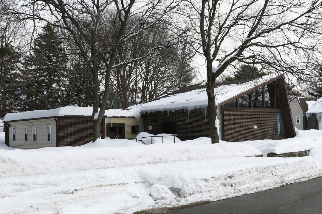 Groveland in Mattapan, MA - Foto de edificio