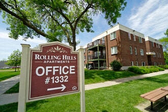 Rolling Hills Apartments in St. Paul, MN - Building Photo - Building Photo