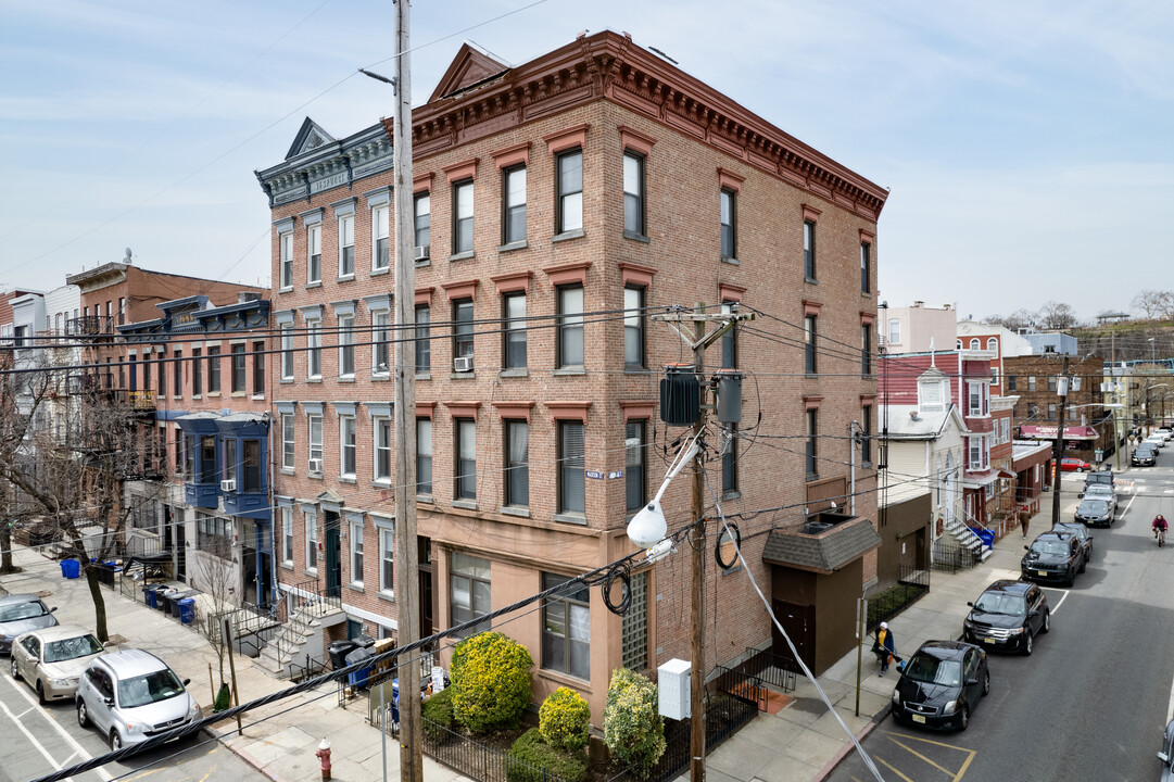 422 Madison St in Hoboken, NJ - Building Photo