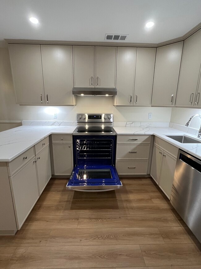 10702 Kings Riding Way, Unit T in North Bethesda, MD - Building Photo - Building Photo