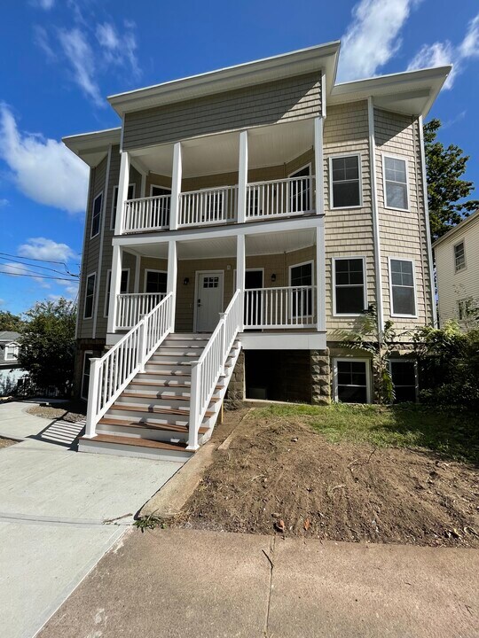 289 Coram Ave in Shelton, CT - Building Photo