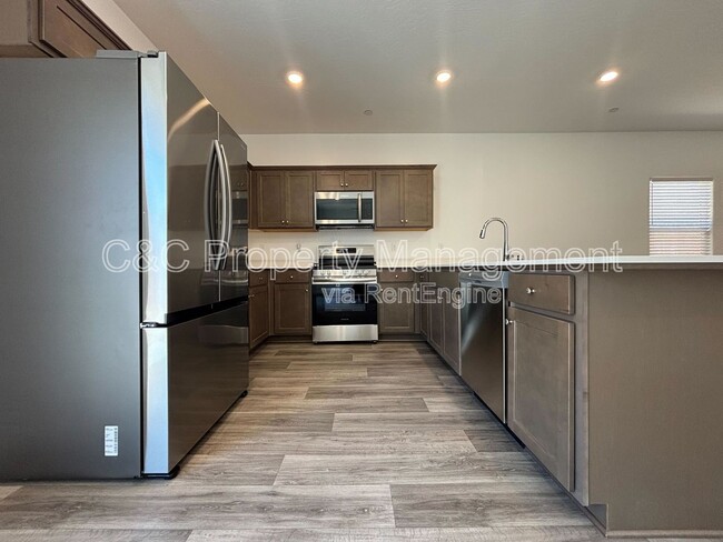 1024 Deerhorn Dr W in Madera, CA - Building Photo - Building Photo