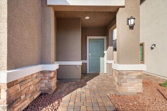 377 Isla Enclave Wy in Henderson, NV - Building Photo - Building Photo