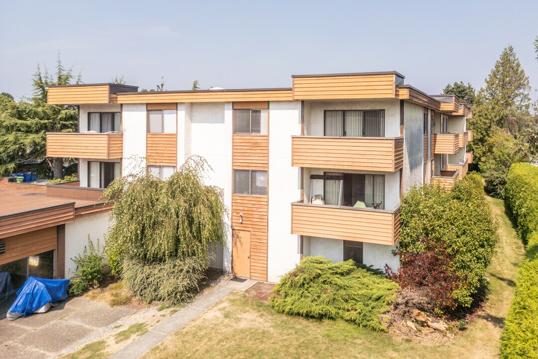 7700 Francis Rd in Richmond, BC - Building Photo