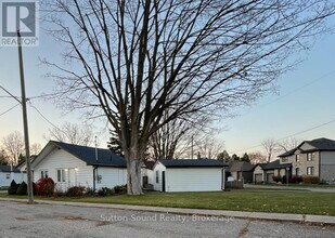 19 Creeden St in Brant, ON - Building Photo - Building Photo