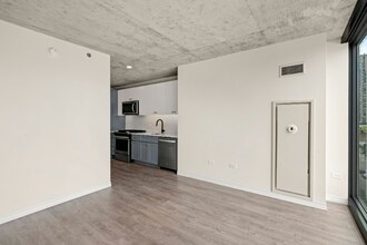 179 W Huron St in Chicago, IL - Building Photo - Building Photo
