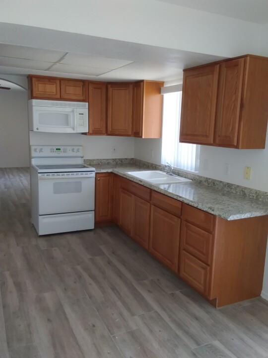 2931 Sombrero Dr-Unit -B (back unit) in Lake Havasu City, AZ - Foto de edificio