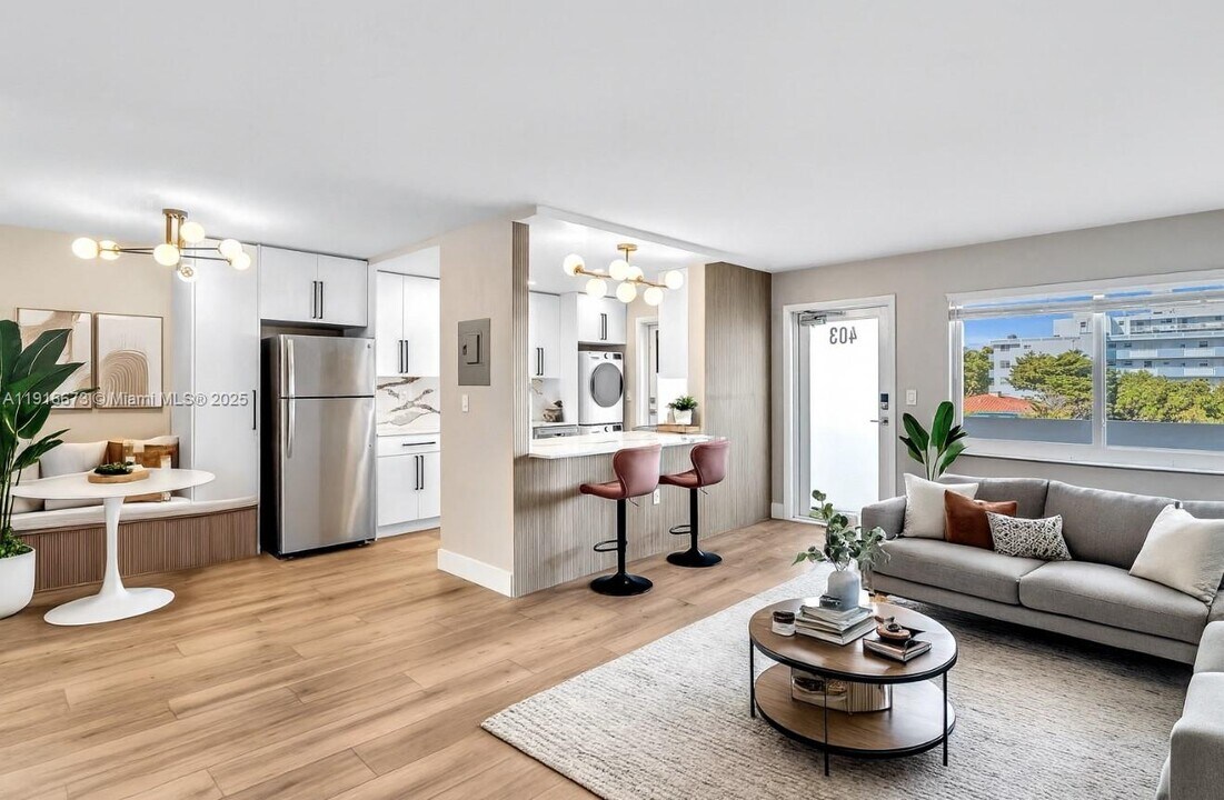 1030 9th St in Miami Beach, FL - Building Photo