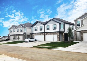 Hampton Villas in Crowley, TX - Building Photo