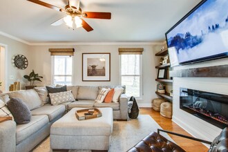 1053 Tanger Ct in Kingston Springs, TN - Foto de edificio - Building Photo