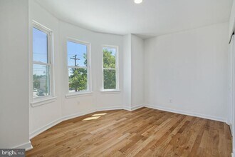 5932 Ridge Ave in Philadelphia, PA - Building Photo - Building Photo