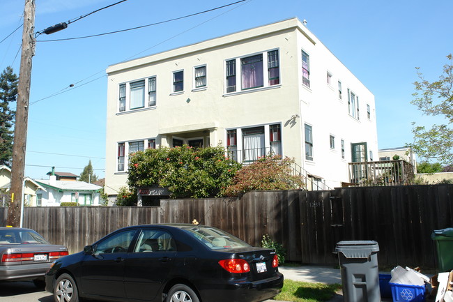 1239 Berkeley Way in Berkeley, CA - Building Photo - Building Photo