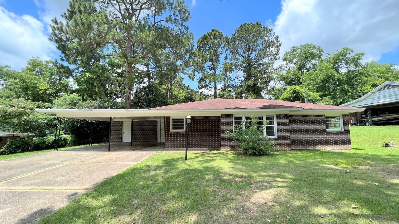 924 Green Ridge Rd in Montgomery, AL - Building Photo