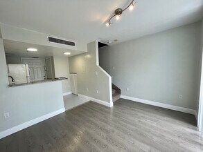 450 SW 3rd St, Unit 11 in Miami, FL - Building Photo - Building Photo