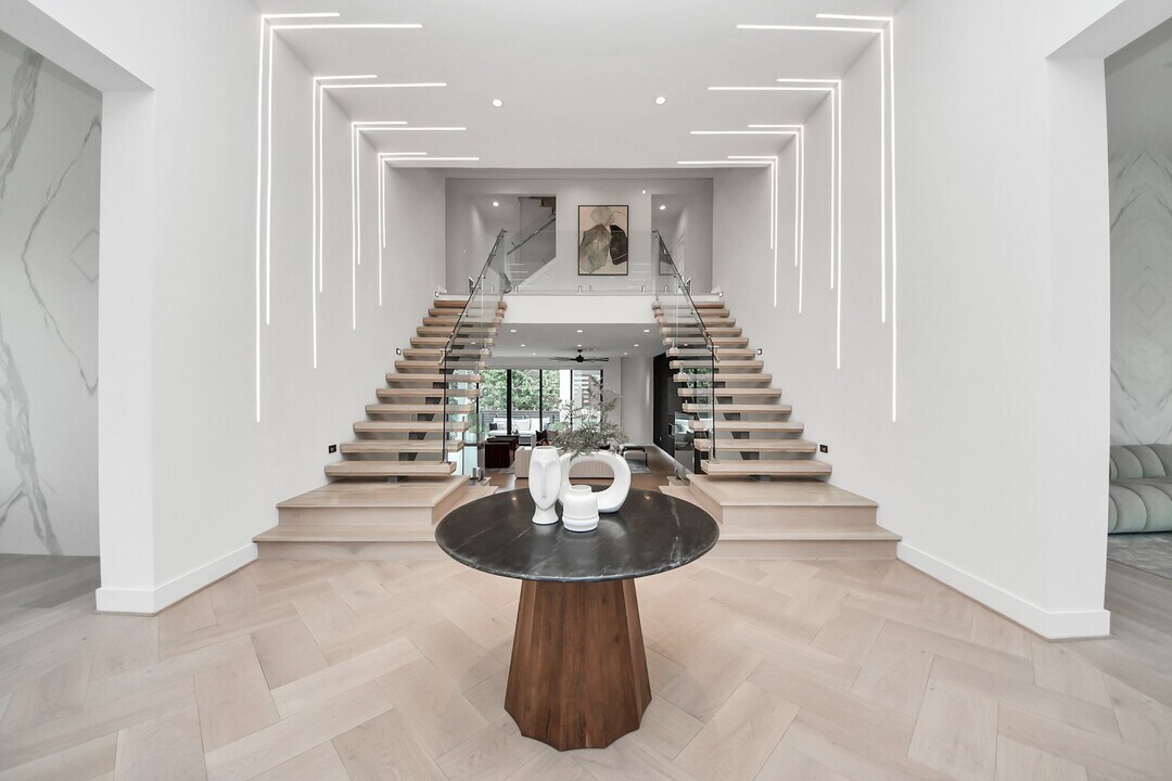 5327 S Braeswood Blvd in Houston, TX - Building Photo