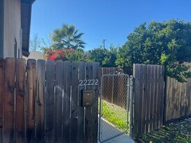 22222 Vanowen St in Canoga Park, CA - Building Photo