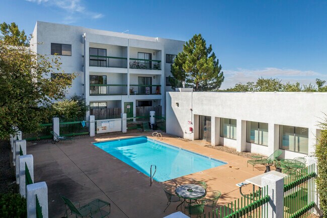 Evergreen Apartments in Santa Fe, NM - Building Photo - Building Photo