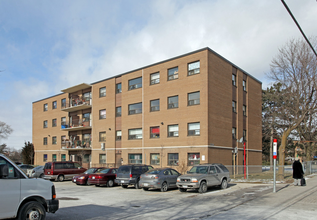 Parkridge Apartments in Toronto, ON - Building Photo