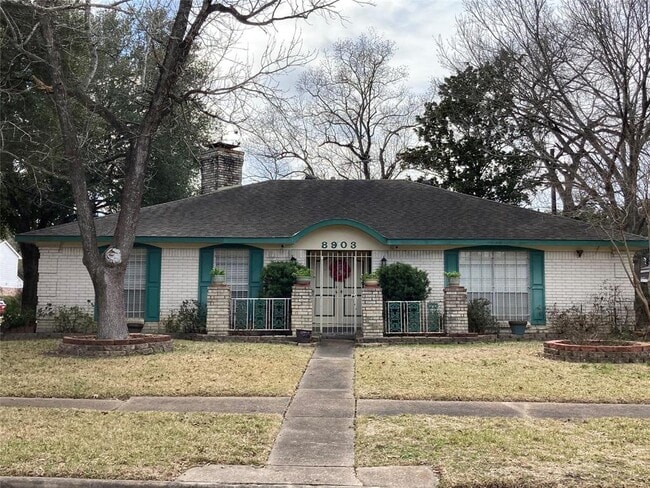 property at 8903 Roos Rd