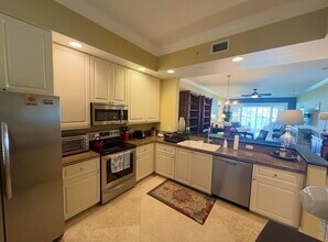 14 Harbour Isle Dr W in Fort Pierce, FL - Building Photo - Building Photo